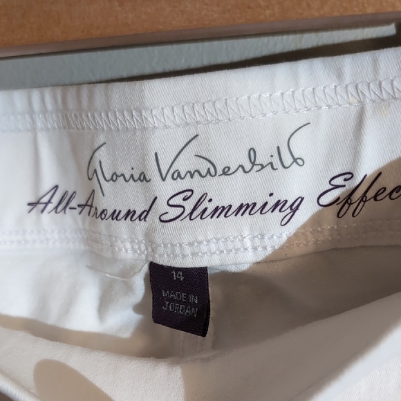 Bundle Of 2 NWT Gloria Vanderbilt Capris - Picture 3 of 7